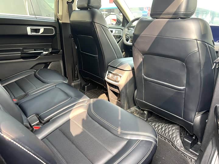 Фото 12 - Ford Explorer