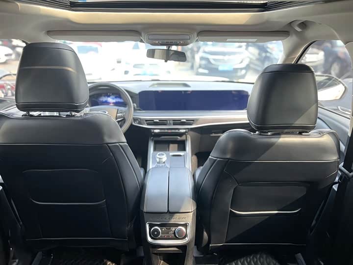 Фото 8 - Ford Explorer