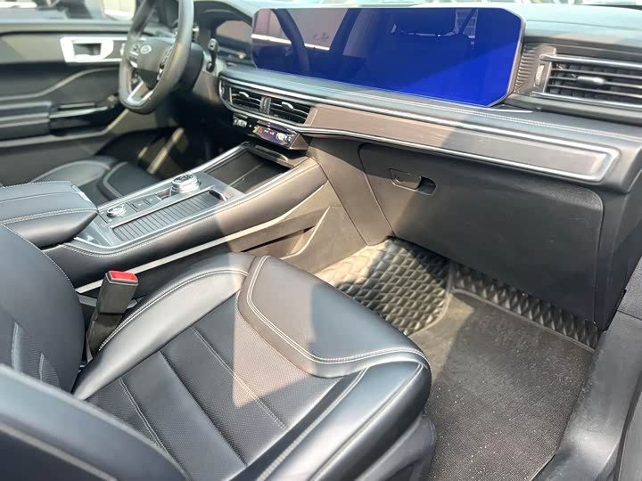 Фото 9 - Ford Explorer