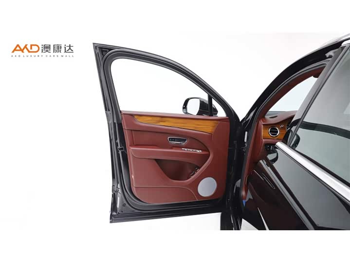 Фото 10 - Bentley Bentayga