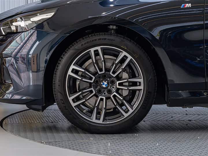 Фото 19 - BMW 5 Series