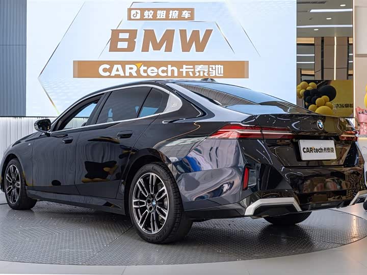 Фото 22 - BMW 5 Series