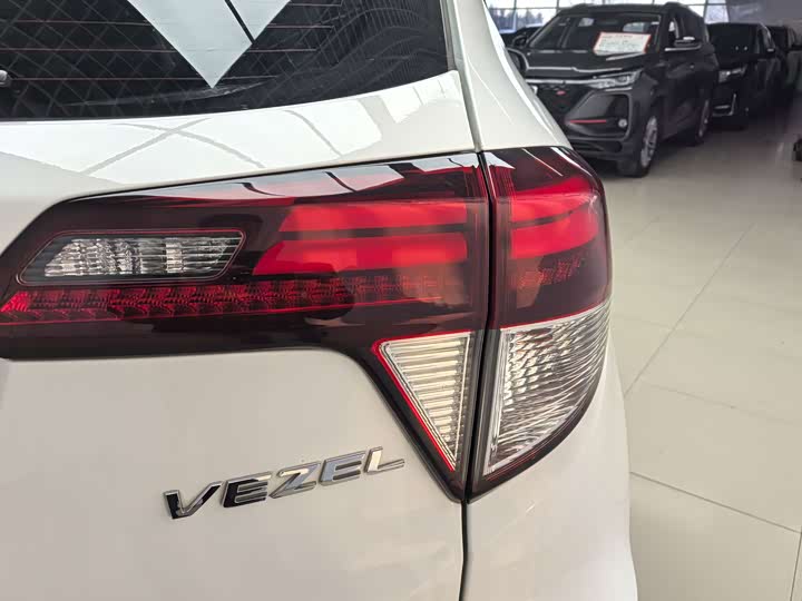 Фото 16 - Honda Vezel