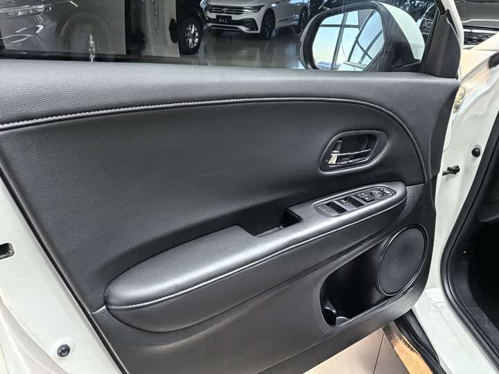 Фото 8 - Honda Vezel