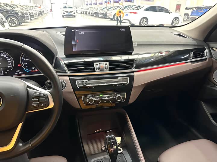 Фото 10 - BMW X1