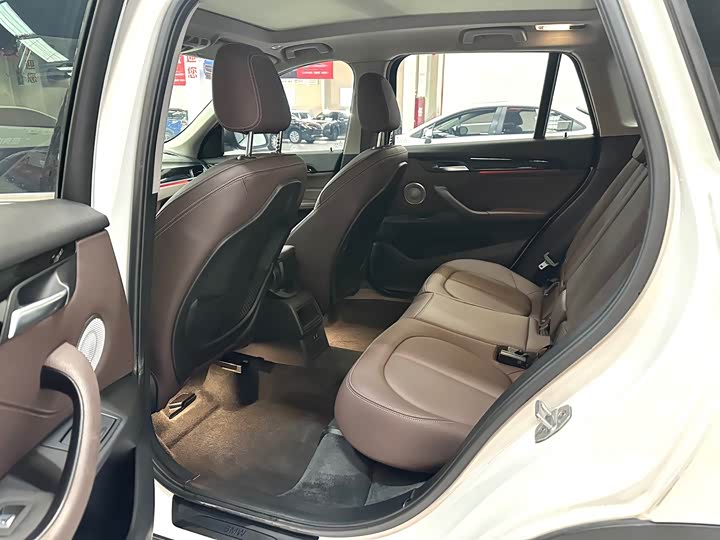 Фото 11 - BMW X1