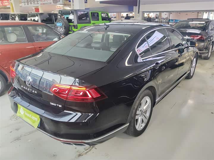 Фото 7 - Volkswagen Magotan