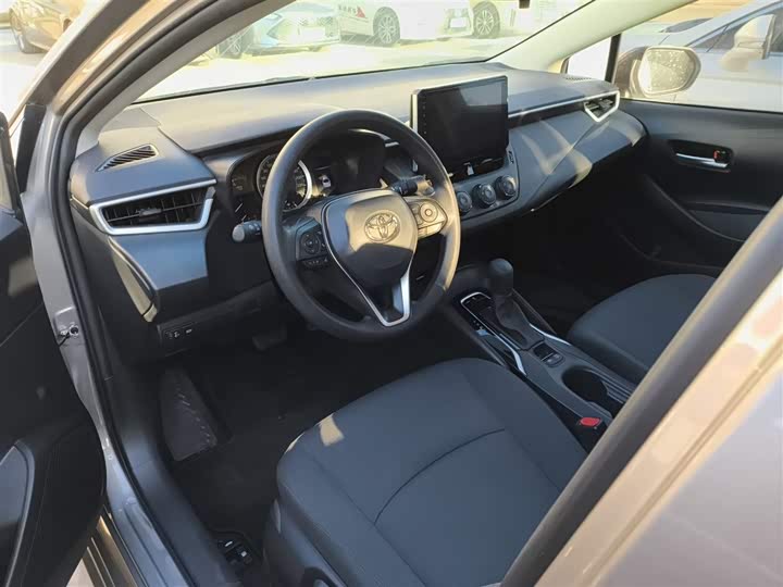 Фото 10 - Toyota Corolla