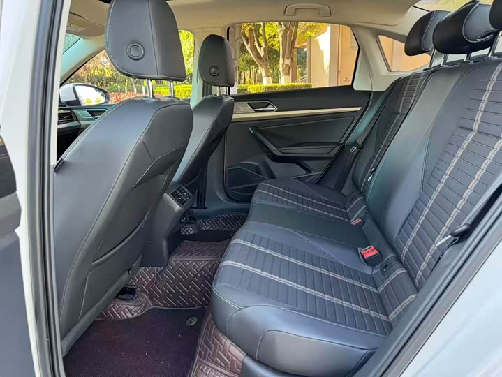 Фото 9 - Volkswagen Lavida