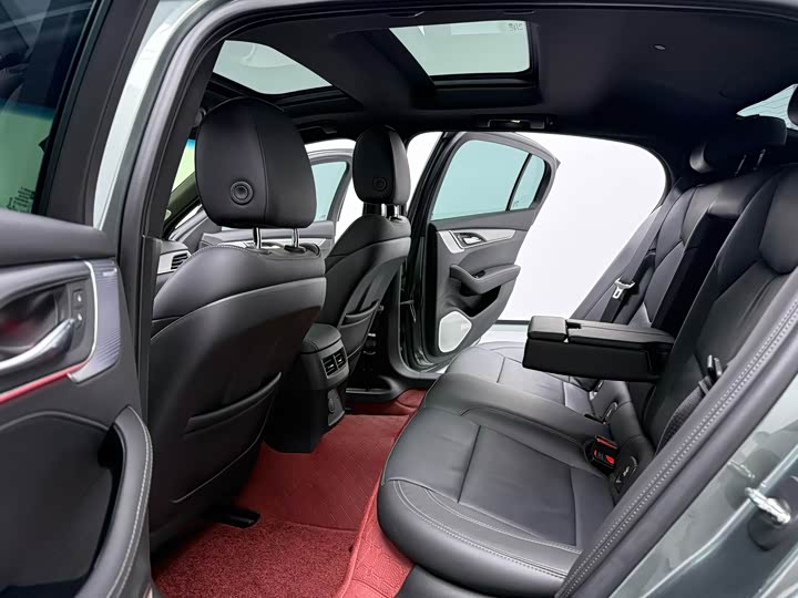 Фото 9 - Cadillac CT5