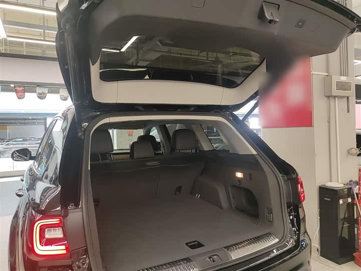 Фото 19 - Hongqi HS7