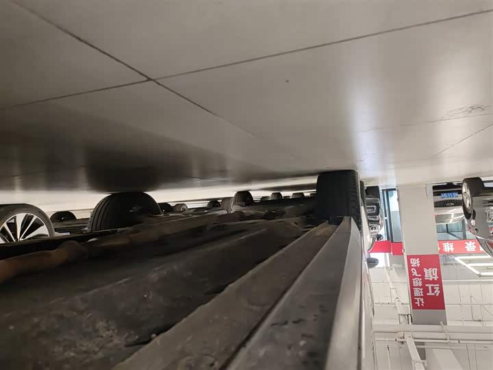 Фото 21 - Hongqi HS7