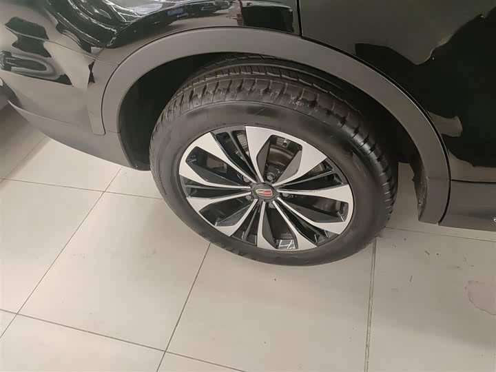 Фото 26 - Hongqi HS7