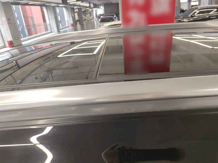 Фото 27 - Hongqi HS7