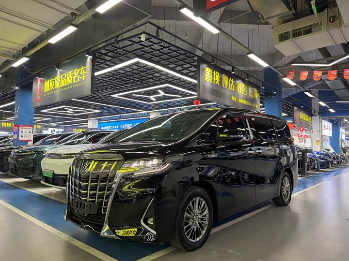 Фото 1 - Toyota Alphard