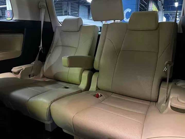 Фото 10 - Toyota Alphard