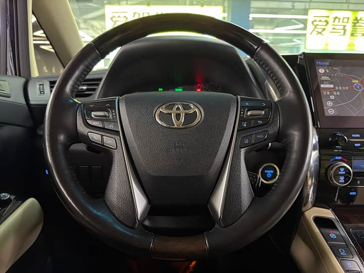 Фото 11 - Toyota Alphard