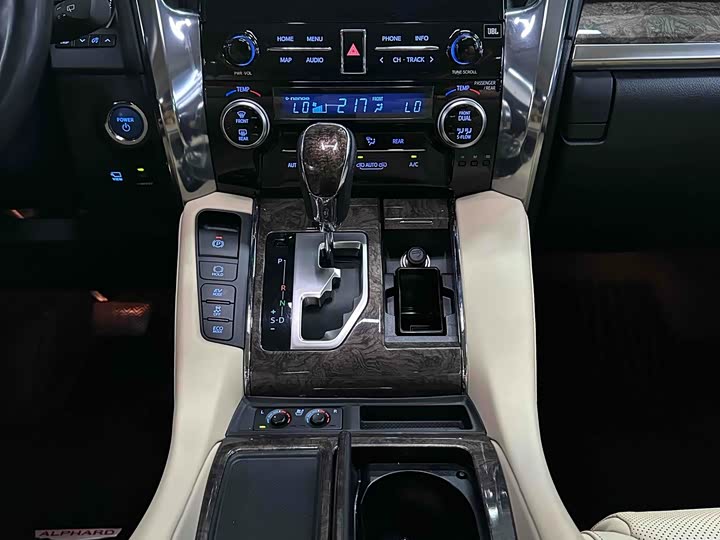 Фото 14 - Toyota Alphard