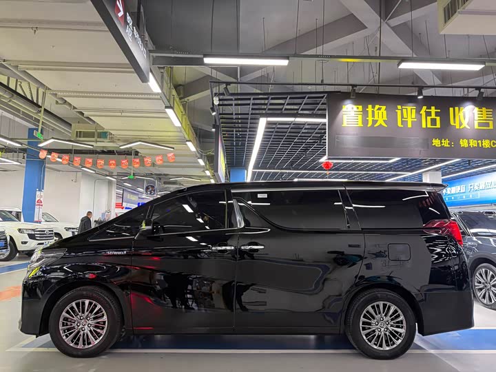 Фото 7 - Toyota Alphard