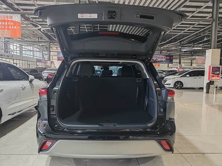 Фото 11 - Toyota Highlander