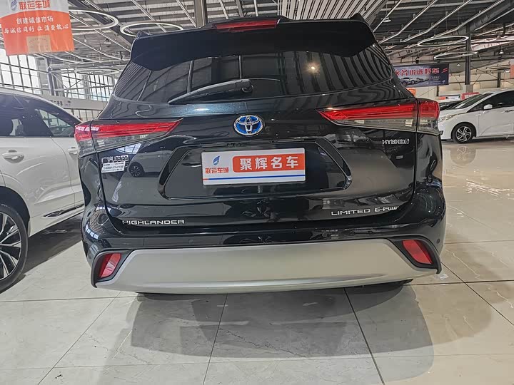 Фото 14 - Toyota Highlander