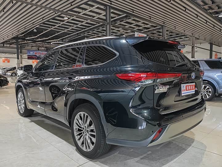 Фото 15 - Toyota Highlander