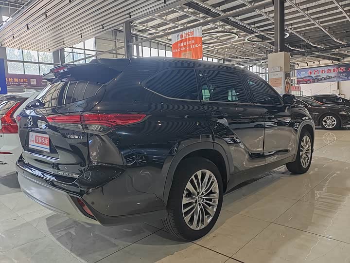 Фото 16 - Toyota Highlander