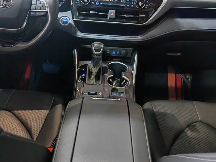 Фото 6 - Toyota Highlander