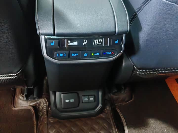 Фото 7 - Toyota Highlander