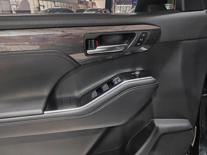 Фото 9 - Toyota Highlander