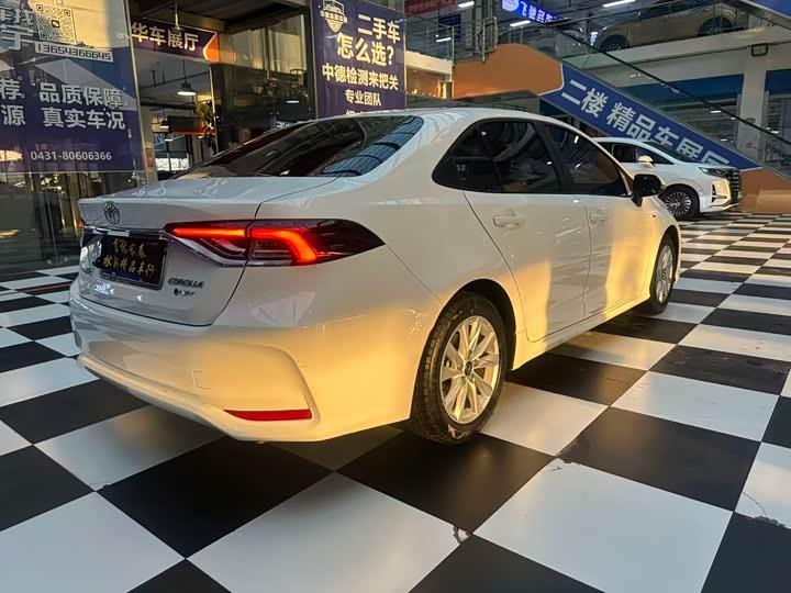 Фото 16 - Toyota Corolla