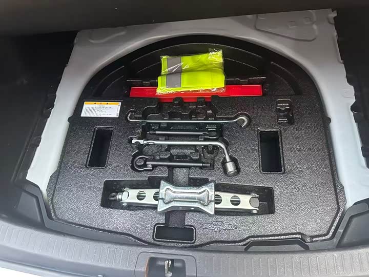 Фото 18 - Toyota Corolla