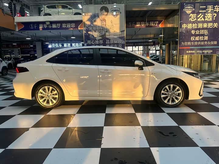 Фото 6 - Toyota Corolla