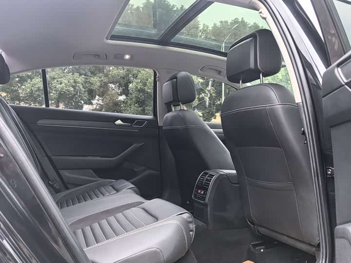 Фото 14 - Volkswagen Magotan