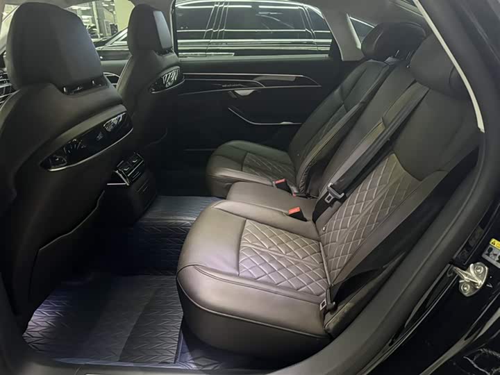 Фото 16 - Audi A8 Hybrid