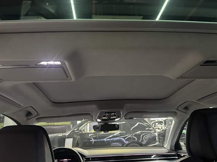 Фото 17 - Audi A8 Hybrid