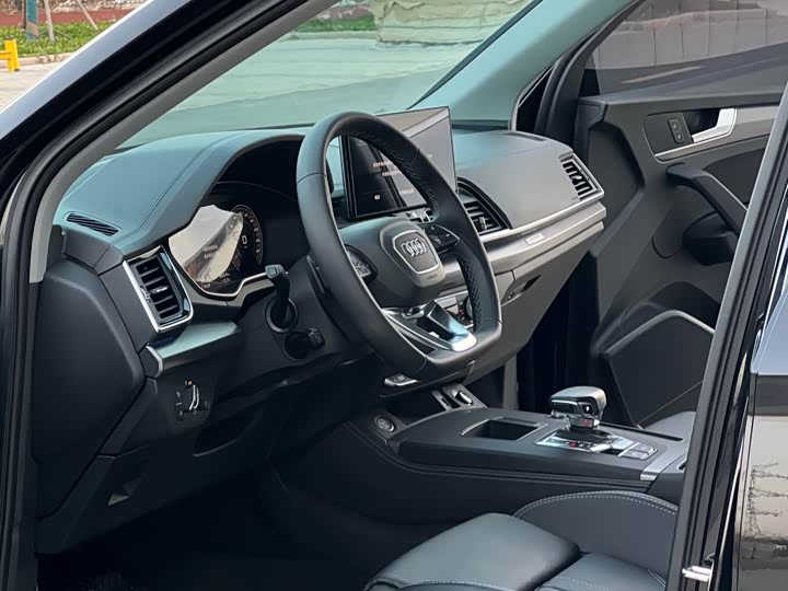 Фото 10 - Audi Q5L