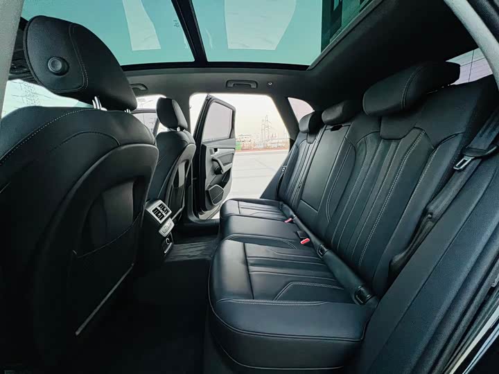 Фото 17 - Audi Q5L