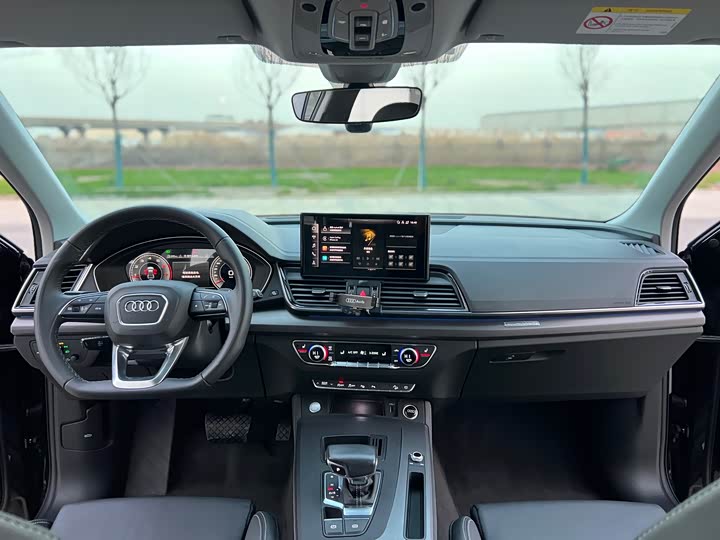 Фото 19 - Audi Q5L