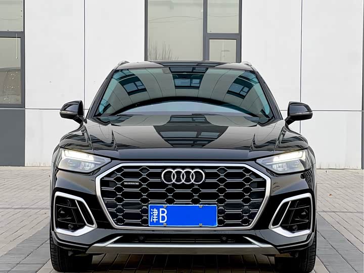 Фото 2 - Audi Q5L