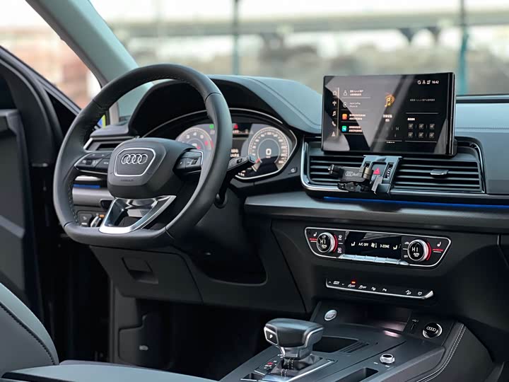 Фото 21 - Audi Q5L