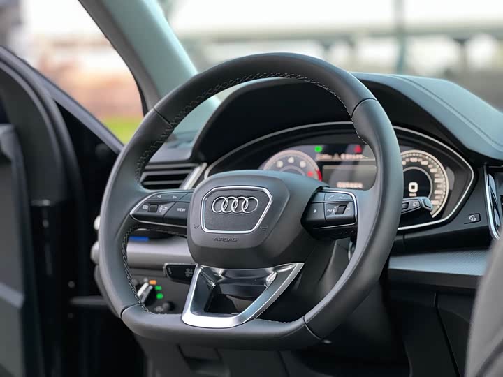 Фото 22 - Audi Q5L