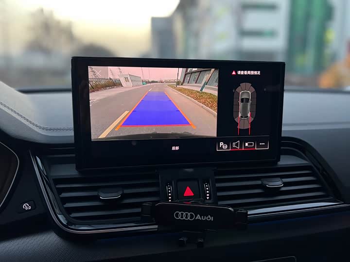 Фото 24 - Audi Q5L