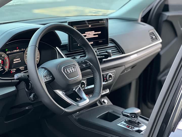 Фото 9 - Audi Q5L