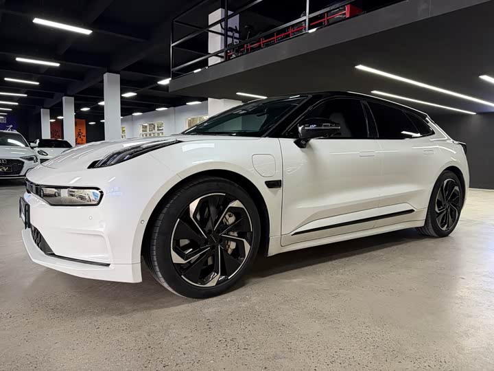 Фото 1 - Zeekr 001