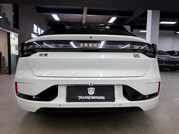 Фото 12 - Zeekr 001
