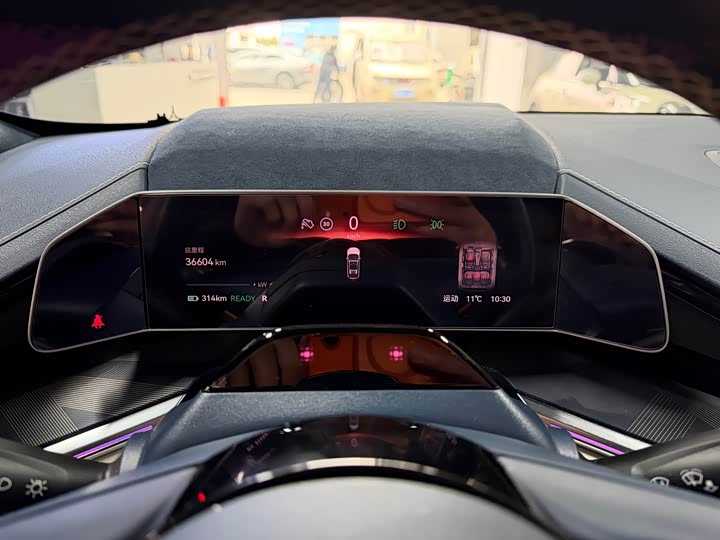 Фото 14 - Zeekr 001