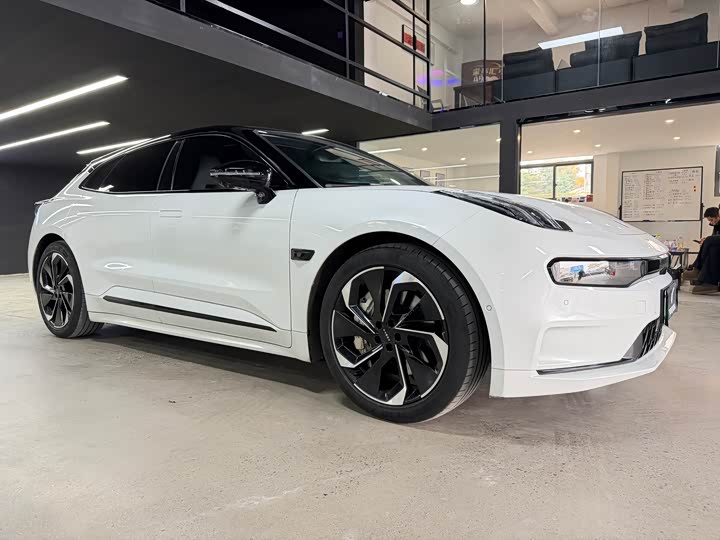 Фото 3 - Zeekr 001