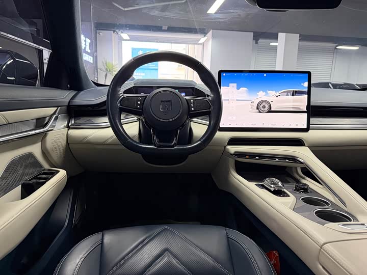 Фото 7 - Zeekr 001