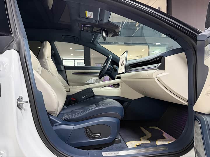 Фото 9 - Zeekr 001